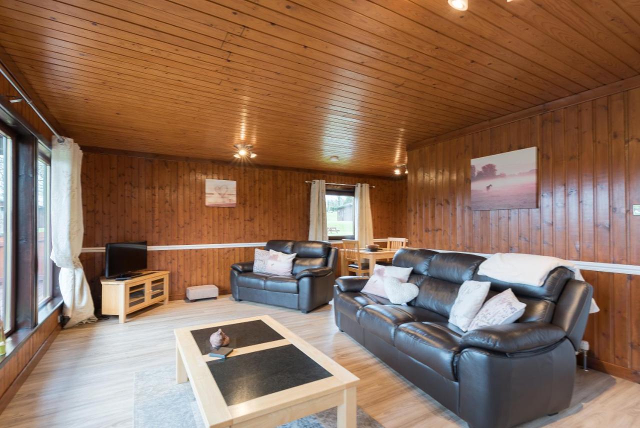 Bluebell Lodge 9 With Hot Tub Newton Stewart Exteriör bild